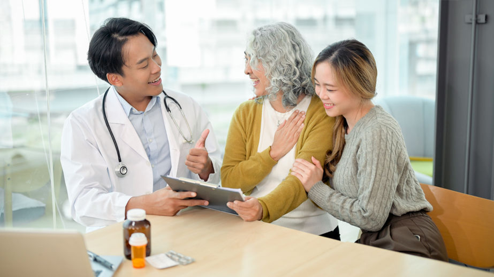 美聯健康聯合診所醫師細心診療病人，專業醫療服務